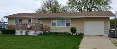 Oelwein IA Single Family Home For Sale: $134,900